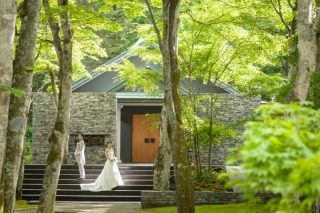 新緑の中庭にて