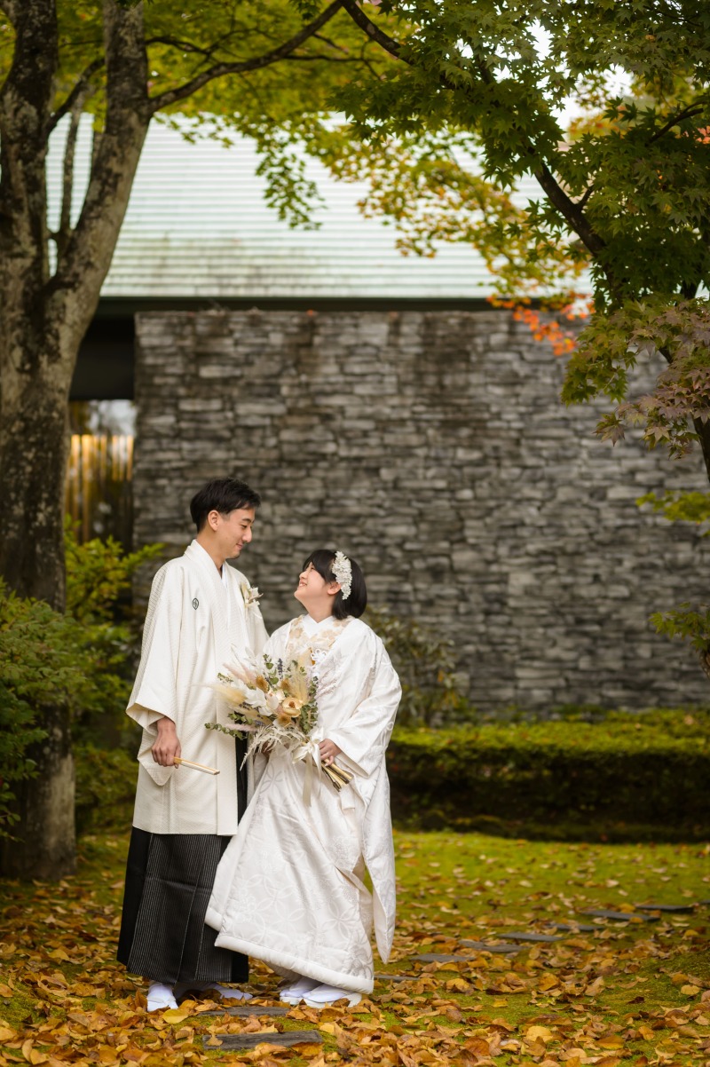 微笑み合うおふたり