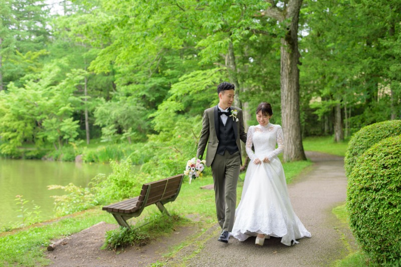 湖傍の小路にて