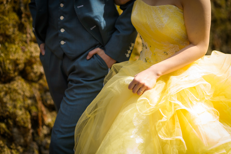黄色のドレスに包まれて
