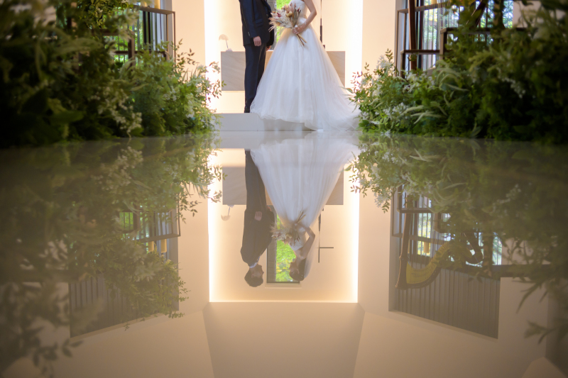 お二人の姿が反射して