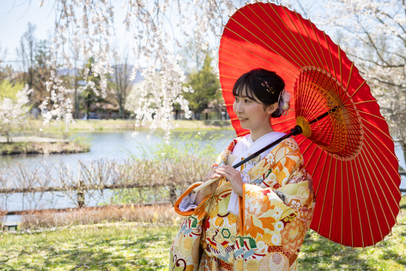 鮮やかな赤色の傘