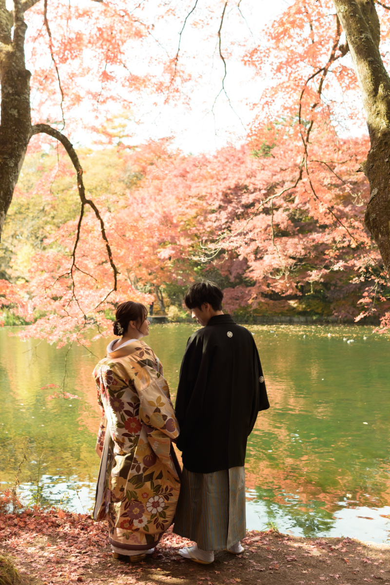 紅葉に囲まれて