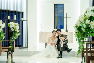 美しい緑に包まれたチャペルで幸せなフォトタイムを