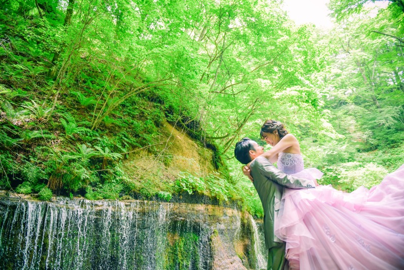 【和洋装ロケーションフォト】新郎新婦衣装2着ずつレンタル、ヘアメイク、写真データ150枚 ※全色味補正済み