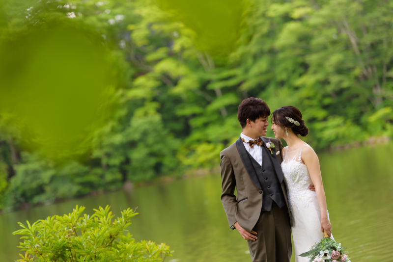 2025年内撮影|新婦衣装グレードアップ差額半額【チャペル× ロケーション】選べるドレス×タキシード、ヘアメイク、データ150枚