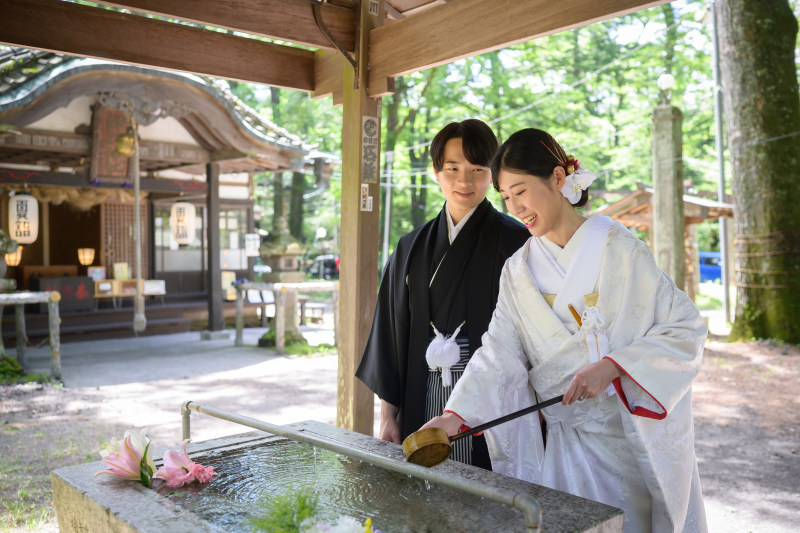 【和装ロケーションフォト】白無垢or色打掛×紋付袴、ヘアメイク、写真データ100枚 ※全色味補正済み