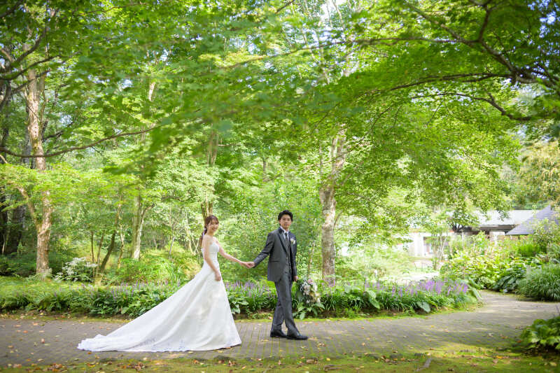 2025年内撮影|新婦衣装グレードアップ差額半額【チャペル× ロケーション】選べるドレス×タキシード、ヘアメイク、データ150枚