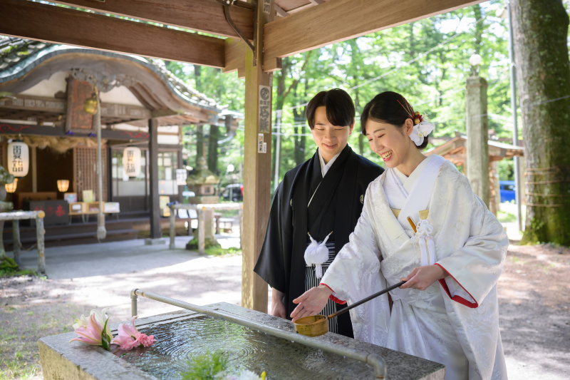 【和洋装ロケーションフォト】新郎新婦衣装2着ずつレンタル、ヘアメイク、写真データ150枚　※全色味補正済み