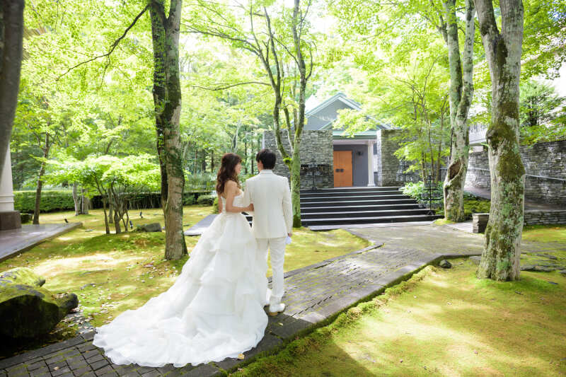 2025年内撮影|新婦衣装グレードアップ差額半額【チャペル× ロケーション】選べるドレス×タキシード、ヘアメイク、データ150枚