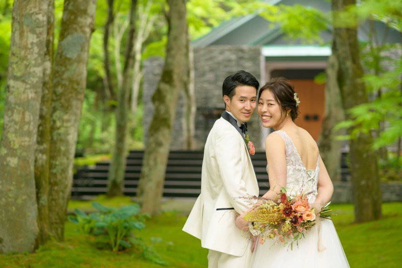 2025年内撮影|新婦衣装グレードアップ差額半額【チャペル&中庭撮影】上質ドレス×タキシード、ヘアメイク、写真データ100枚