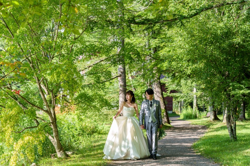 ※お申込みの方へ衣装特典プレゼント※【洋装ロケーション撮影】選べるドレス&times;タキシード、ヘアメイク、データ100枚