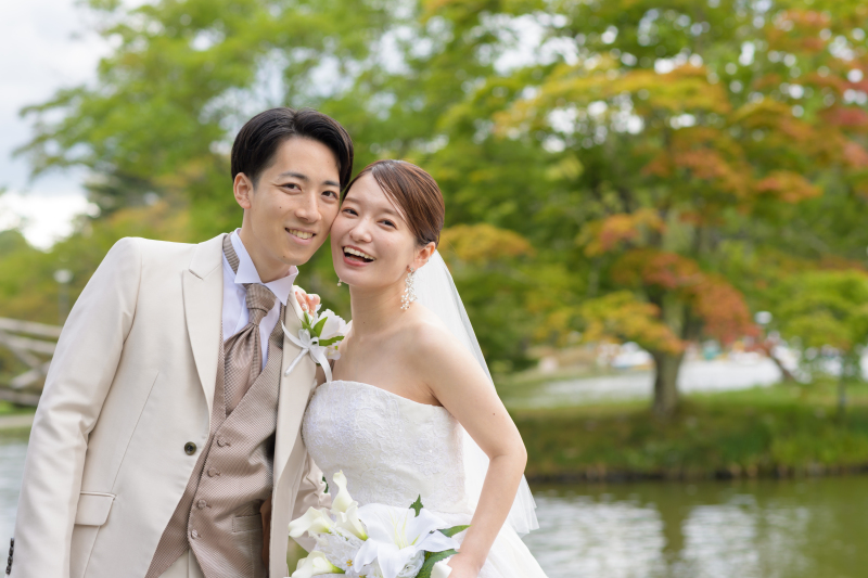 【洋装ロケーションフォト】選べる上質ドレス×タキシード、ヘアメイク、移動費、申請費込み