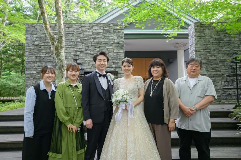 ファミリーフォトプラン|洋装1着・ロケorヒルトンチャペル・事前衣装試着・ヘアメイク・データ100カット
