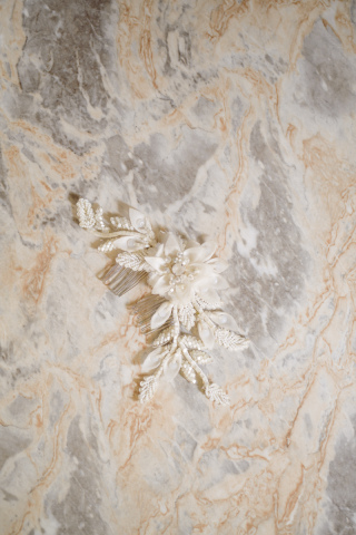 ホワイトフラワーヘッドコーム