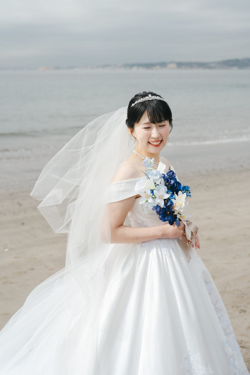 海風に揺れるベール