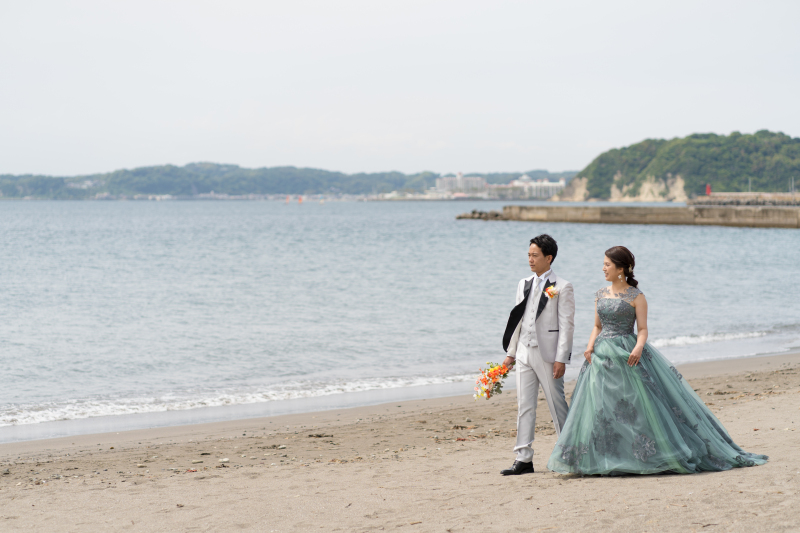 浜辺を歩きながら