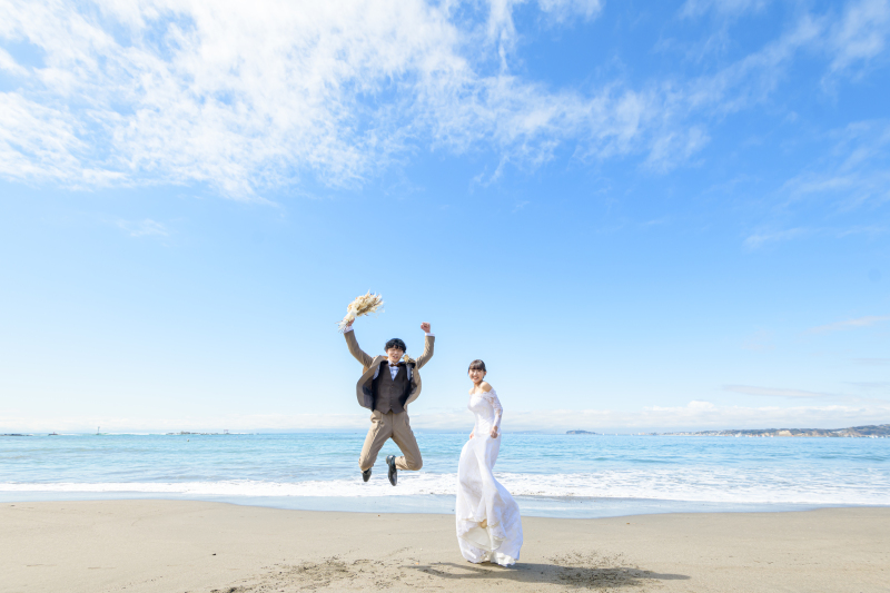 大きな空を背景に