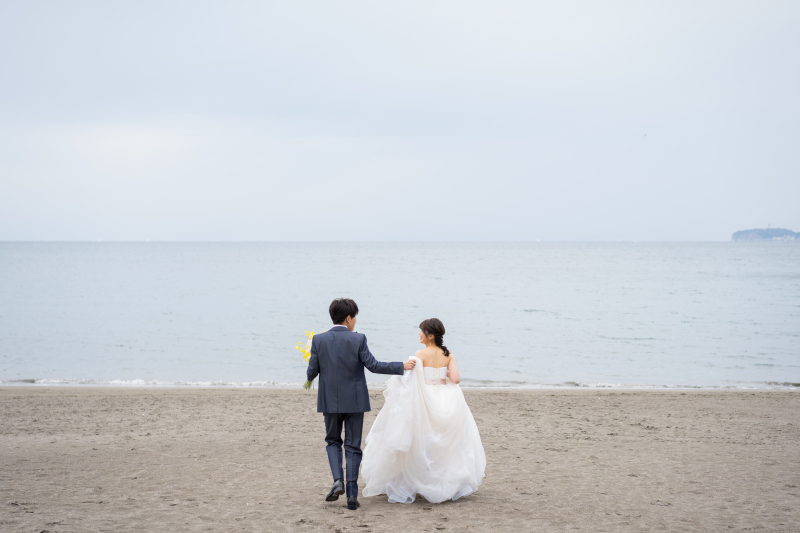 笑顔がこぼれる歩きショット