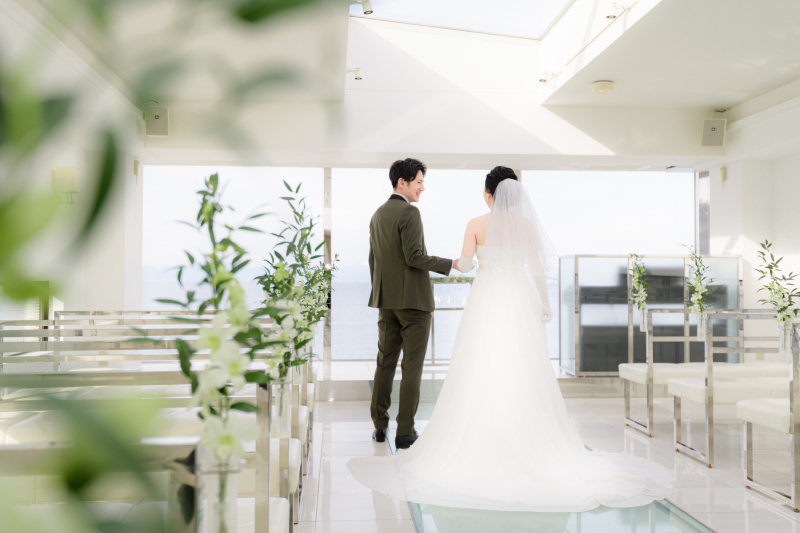 手をとりあって