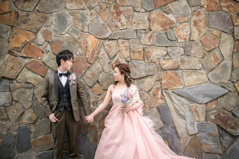 外壁をバックに