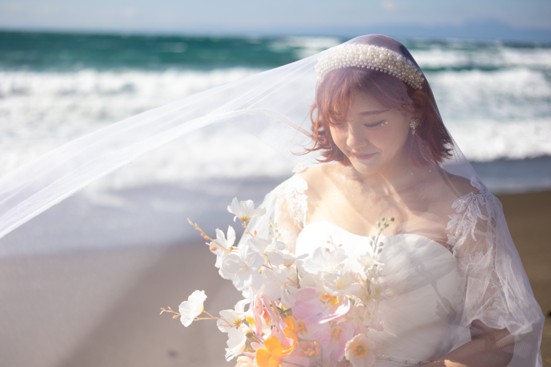 ベールをなびかせて