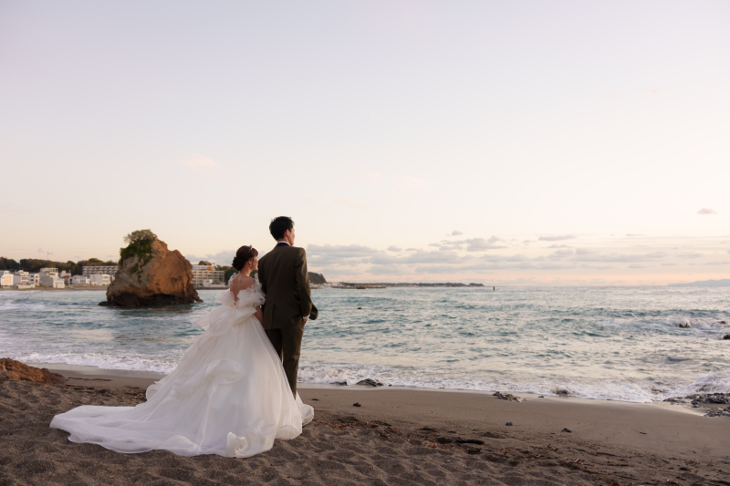 海岸線に描く後ろ姿