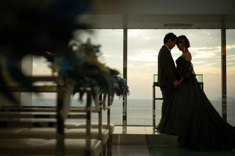 カラードレス×チャペル、海岸