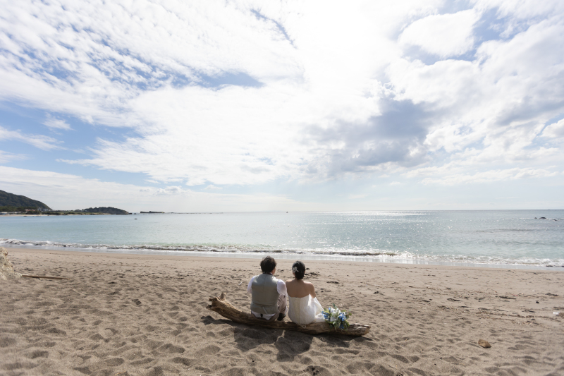 木座に座るふたりのリラックスカット