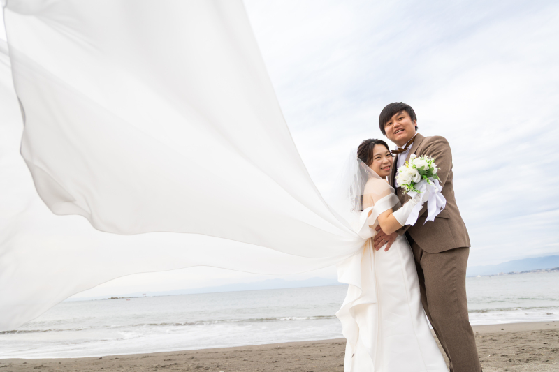 海辺に広がる白