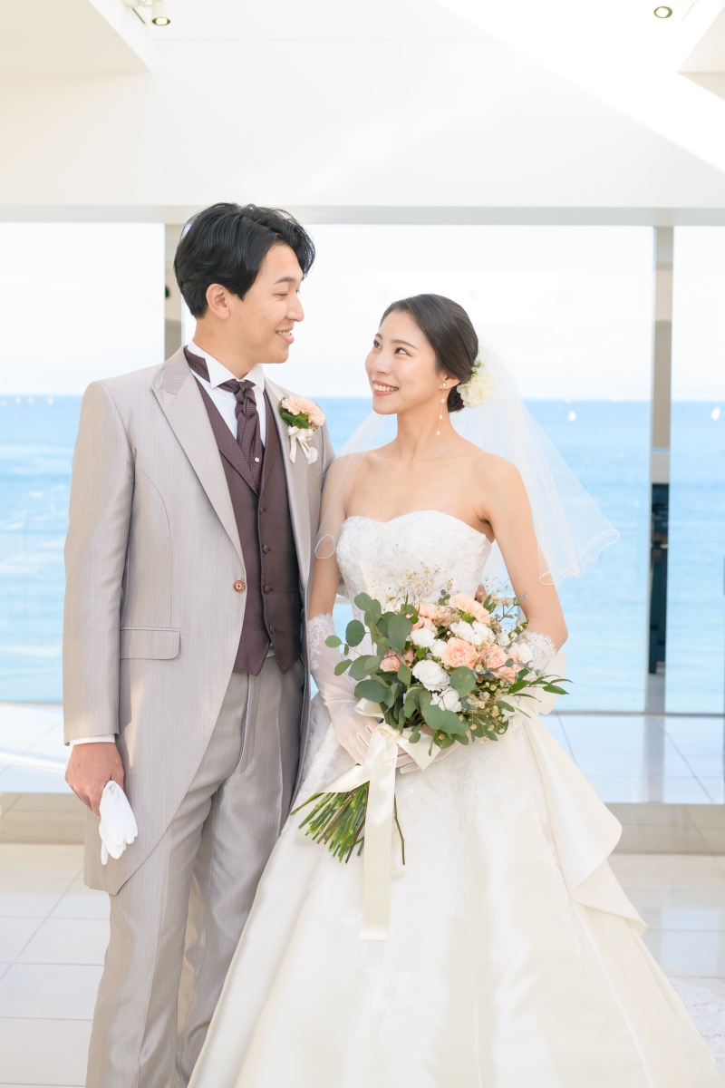 海に溶け込む、ふたりの微笑み