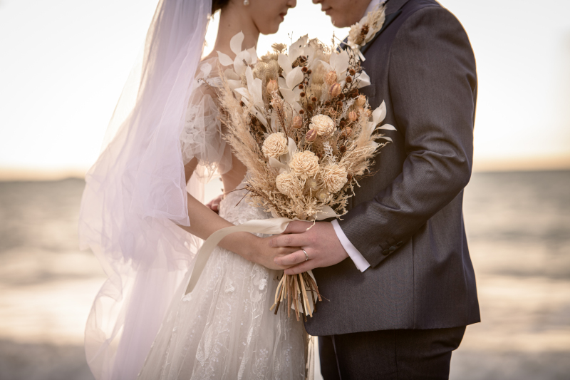 ドライブーケを手に