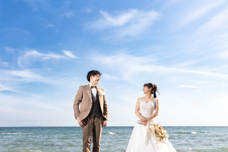 碧い空と海を背景に