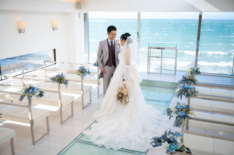 海へ続いているようなバージンロード