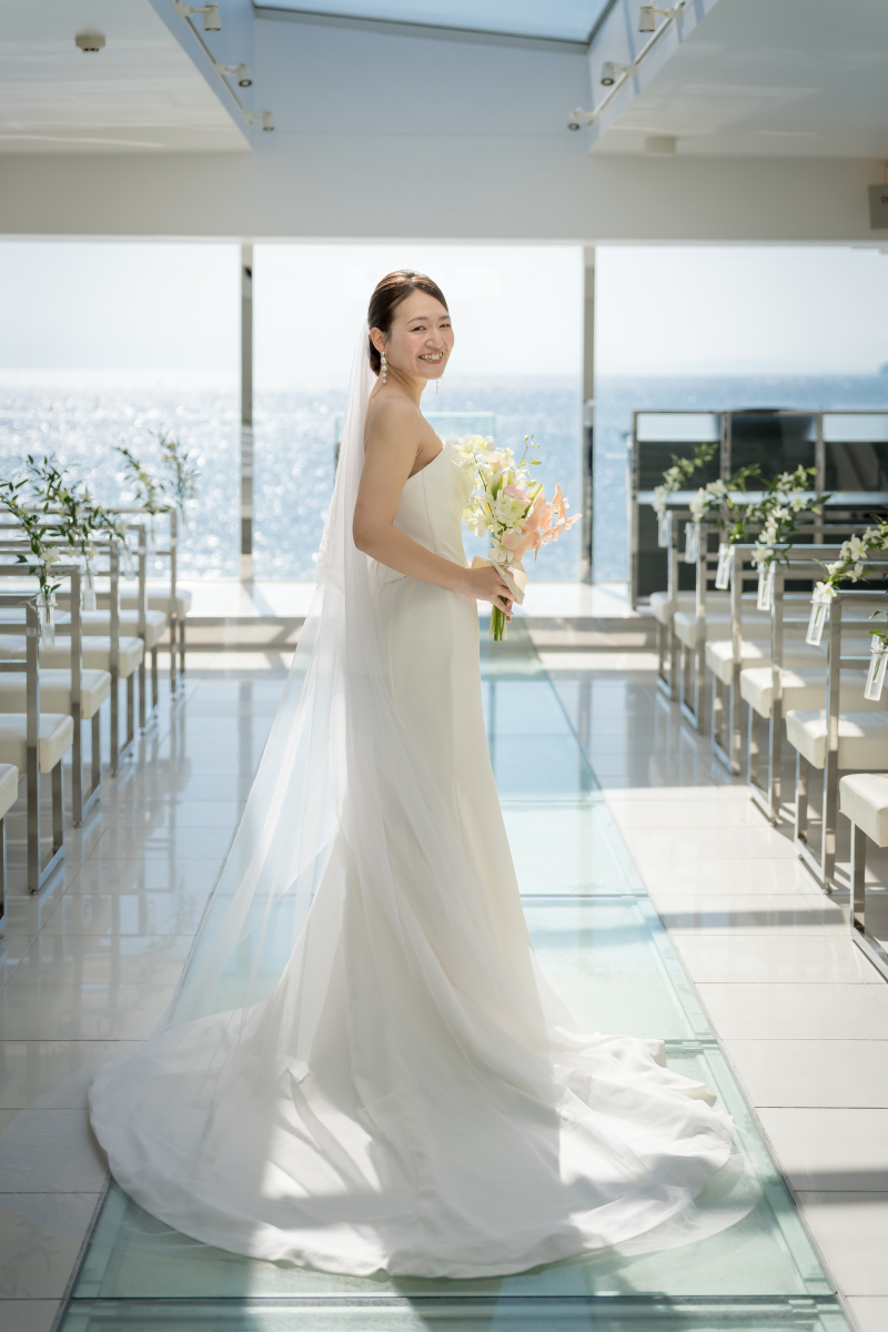 チャペルに広がる新婦の優しい笑顔
