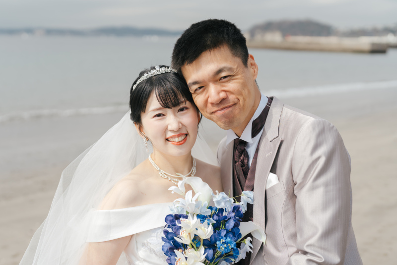 幸せいっぱいの二人を祝福