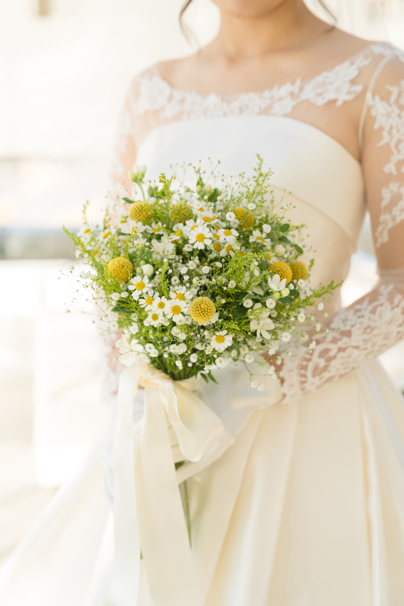 新婦の手元を彩るブーケ