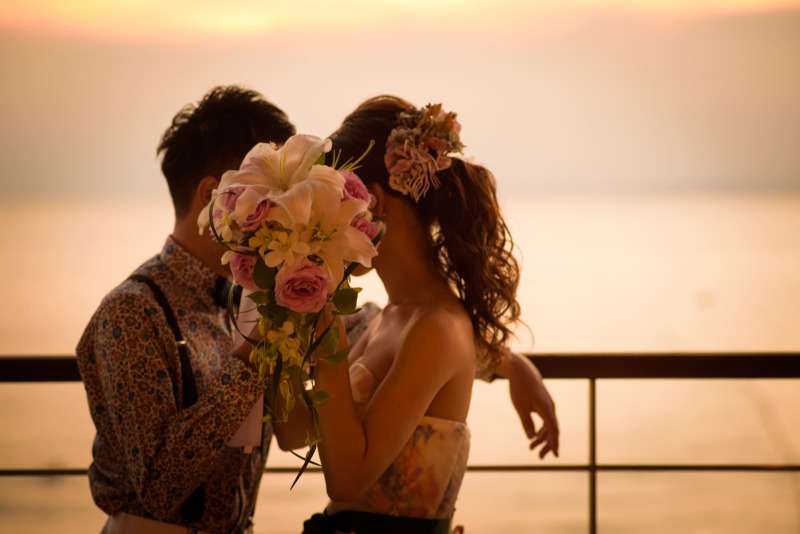 夕景をバックに