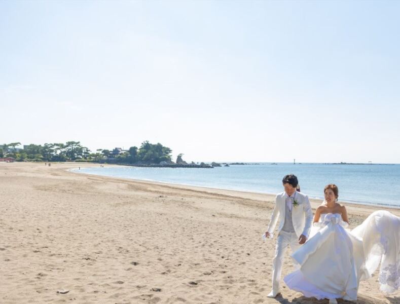 砂浜と大きな海と