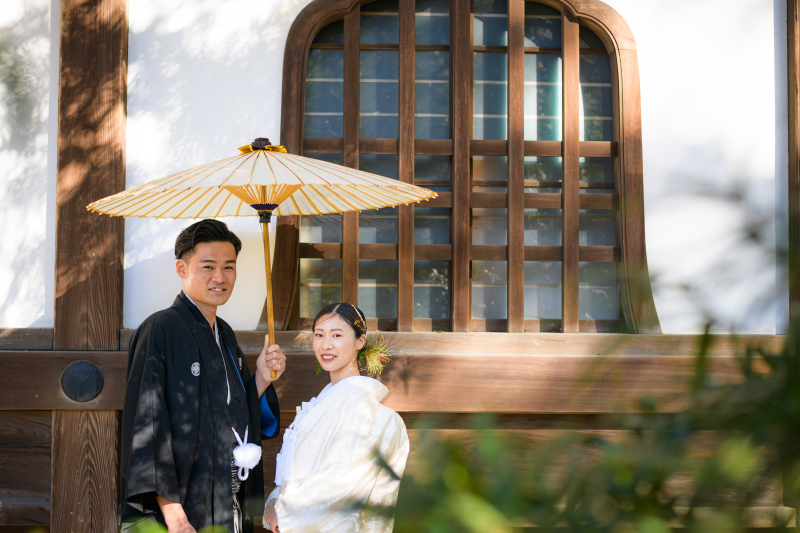 四季折々の背景にも映える、純白の白無垢