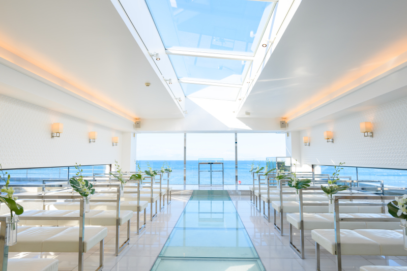 海へと続く天空のチャペル