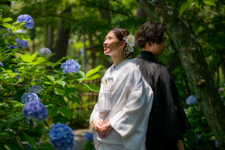 季節の花が、おふたりの特別な一日を彩ります。