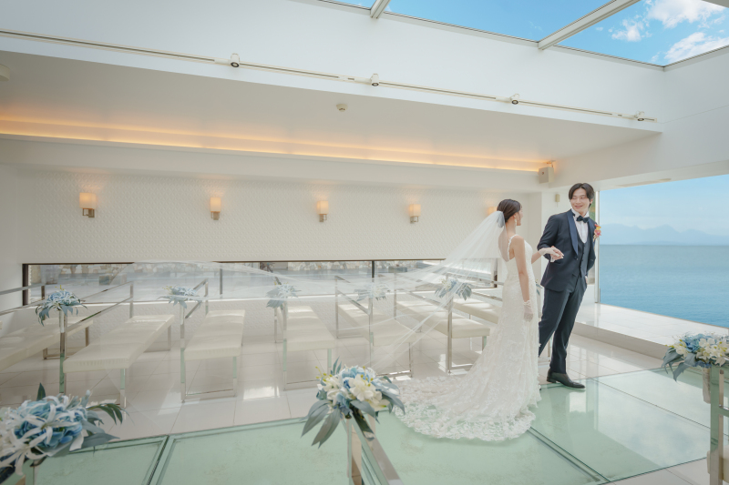 《2026年3月までの撮影限定選べる特典有》【海が一面に広がるチャペル撮影】上質ドレス&times;タキシード・美容アテンド・データ100枚