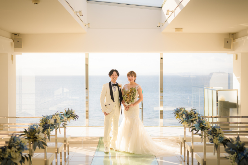 【澄んだ空気の中で海で夕景&チャペル2ロケフォトプラン】洋装(新郎新婦1着ずつ)・150カット保証、着付・ヘアメイク込