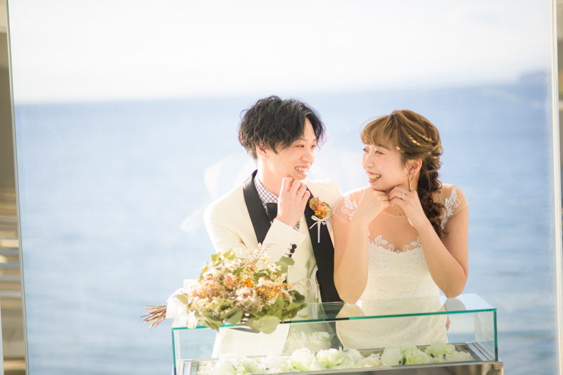 【澄んだ空気の中で海で夕景&チャペル2ロケフォトプラン】洋装(新郎新婦1着ずつ)・150カット保証、着付・ヘアメイク込