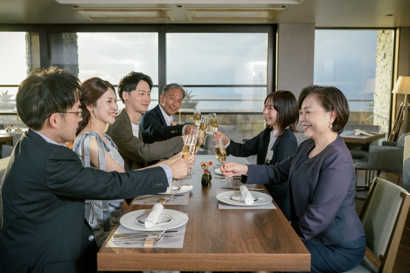 ※土日開催もご相談ください【フォト&両家顔合せランチ付き】洋装1着ずつ、チャペル・館内撮影、お食事･乾杯酒6名分、データ100枚