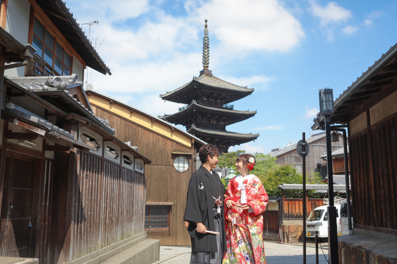 法観寺に見守られながら