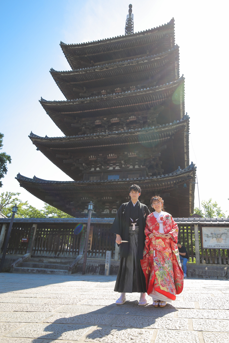 法観寺をバックに