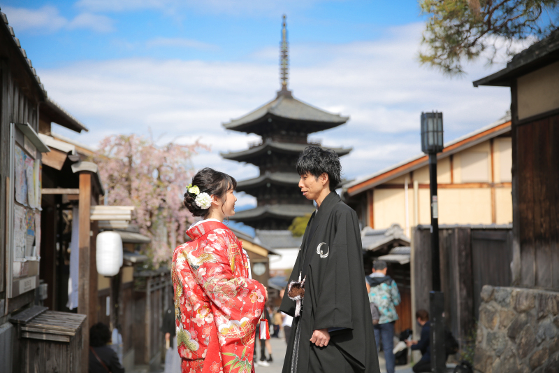 法観寺に見守られながら
