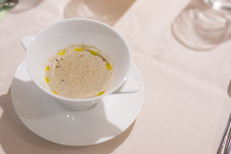 ヴォヤージュ ドゥ ルミエール京都七条迎賓館_会食ができる